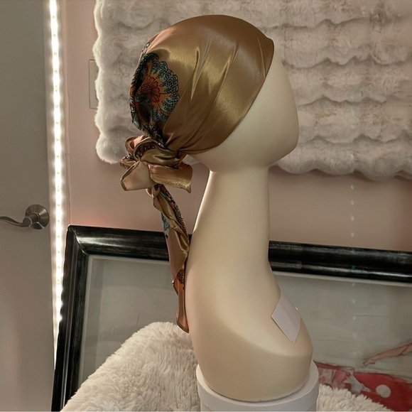 Satin classic scarf of tan and gold NWOT classic look for any style - Picture 6 of 8